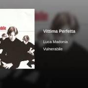 The lyrics VITTIMA PERFETTA of LUCA MADONIA is also present in the album Parole contro parole (2008)