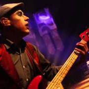 The lyrics DEIXA SER of O TEATRO MÁGICO is also present in the album Allehop (2016)