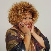 The lyrics VOCÊ ME VIRA A CABEÇA (ME TIRA DO SÉRIO) of ALCIONE is also present in the album Seleção essencial grandes sucessos (2012)