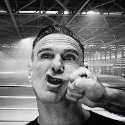 The lyrics HOW'S THAT WORKING FOR YA of BRYAN ADAMS is also present in the album Roll with the punches (2025)