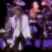 The lyrics I WANT A NEW DRUG of HUEY LEWIS AND THE NEWS is also present in the album Sports (1983)