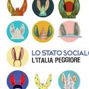 The lyrics FORSE PIÙ TARDI UN MANGO ADESSO of LO STATO SOCIALE is also present in the album L'italia peggiore (2014)