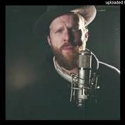 The lyrics TELL ME WHAT YOU NEED (ACOUSTIC) of ALEX CLARE is also present in the album Three days at greenmount (2018)
