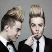 The lyrics JUMP of JEDWARD is also present in the album Planet jedward (2010)