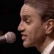 The lyrics CAPULLITO DE ALELÍ of CAETANO VELOSO is also present in the album Fina estampa (1994)