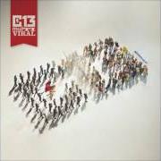 The lyrics CUANDO LOS PIES BESAN EL PISO of CALLE 13 is also present in the album Multi viral (2014)