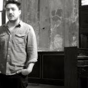 The lyrics LOVER OF THE LIGHT of MUMFORD & SONS is also present in the album Babel (2012)