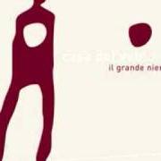 The lyrics PIOVONO PIETRE of CASA DEL VENTO is also present in the album Il grande niente (2006)