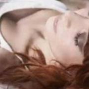 The lyrics C'EST DANS L'AIR of MYLÈNE FARMER is also present in the album Point de suture (2008)