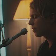 The lyrics QUEEN OF DIAMONDS of TOM ODELL is also present in the album Jubilee road (2018)