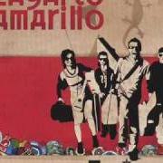 The lyrics AL CALOR DEL INVIERNO of LAGARTO AMARILLO is also present in the album Distinto (2007)