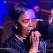 The lyrics DESILUSÃO DUM AMDJER of CESARIA EVORA is also present in the album Cesaria evora 2002 (2002)