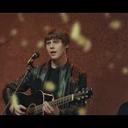 The lyrics HOLD TIGHT of JAKE BUGG is also present in the album Saturday Night, Sunday Morning (2021)