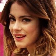 The lyrics JUNTO A TI of LODOVICA COMMELLO E MARTINA STOESSEL is also present in the album Violetta