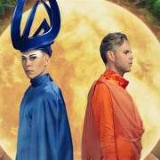 The lyrics WALKING ON A DREAM of EMPIRE OF THE SUN is also present in the album Two vines (2016)