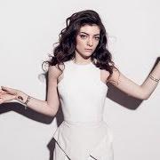 The lyrics BUZZCUT SEASON of LORDE is also present in the album Pure heroine (2013)