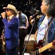 The lyrics SHE NEVER SPOKE SPANISH TO ME of THE TEXAS TORNADOS is also present in the album Texas tornados (1990)