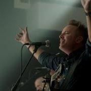 The lyrics NOBODY LOVES ME LIKE YOU of CHRIS TOMLIN is also present in the album Holy roar (2018)
