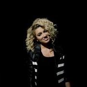 The lyrics UNBREAKABLE SMILE of TORI KELLY is also present in the album Unbreakable smile (2015)