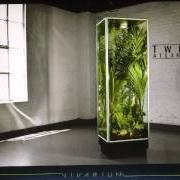 The lyrics AUDIENCE AND AUDIO of TWIN ATLANTIC is also present in the album Vivarium (2009)