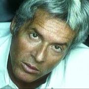 The lyrics TUTTO IN UN ABBRACCIO of CLAUDIO BAGLIONI is also present in the album Buon viaggio della vita (2007)