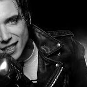 The lyrics STAY ALIVE of ANDY BLACK is also present in the album The shadow side (2016)