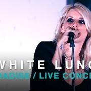 The lyrics KISS ME WHEN I BLEED of WHITE LUNG is also present in the album Paradise (2016)