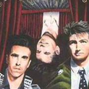 The lyrics SISTER MADLY of CROWDED HOUSE is also present in the album Temple of low men (1988)