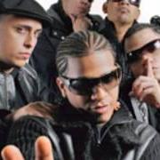 The lyrics SACALA A BAILAR of JOWELL & RANDY is also present in the album Casa de leones (2007)