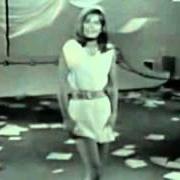 The lyrics PARLEZ-MOI DE LUI of DALIDA is also present in the album La danse de zorba (1964)