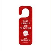 The lyrics L'URLO of FAST ANIMALS AND SLOW KIDS is also present in the album Animali notturni (2019)