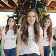 The lyrics SANTA CLAUS VENDRÁ A LA CIUDAD of VENTINO is also present in the album Ya es navidad (2017)