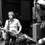 The lyrics WHOLE LOTTA LOVE of HOLLYWOOD VAMPIRES is also present in the album Hollywood vampires (2015)