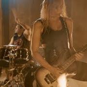 The lyrics HOPE GROWS of NITA STRAUSS is also present in the album Controlled chaos (2018)