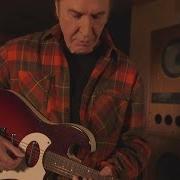 The lyrics SILENT MOVIE of RAY DAVIES is also present in the album Americana (2017)