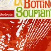 The lyrics LA TRAVERSÉE DE L'ATLANTIQUE / LE SET CARRÉ À PITOU BOUDREAULT of LA BOTTINE SOURIANTE is also present in the album Anthologie lbs (2001)