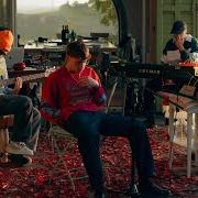 The lyrics SERVE AMORE of TREDICI PIETRO is also present in the album Non guardare giù (2025)