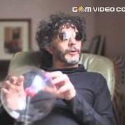 The lyrics LAS DOS CARAS DEL AMOR of FITO PÁEZ is also present in the album Canciones para aliens (2011)