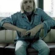 The lyrics ANGEL DREAM (NO. 4) of TOM PETTY AND THE HEARTBREAKERS is also present in the album She's the one (1996)