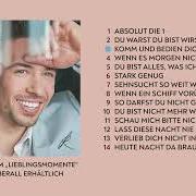 The lyrics SEHNSUCHT SO WEIT WIE DAS MEER of RAMON ROSELLY is also present in the album Lieblingsmomente (2021)
