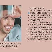 The lyrics DU WARST DU BIST WIRST IMMER SEIN of RAMON ROSELLY is also present in the album Lieblingsmomente (2021)