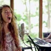 The lyrics POWER TO REDEEM of LAUREN DAIGLE is also present in the album How can it be (2015)