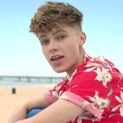 The lyrics LA LA LA LA (MEANS I LOVE YOU) of HRVY is also present in the album Holiday (2017)