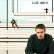 The lyrics EGAL WO (MIT BLUMENTOPF) of CLUESO is also present in the album Gute musik (2004)