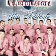 The lyrics MI ERROR of LA ARROLLADORA BANDA EL LIMÓN DE RENE CAMACHO is also present in the album Mas adelante (2009)