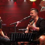 The lyrics IN DIESEM MOMENT of ANDREAS GABALIER is also present in the album Mtv unplugged (2016)