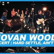 The lyrics DO I KNOW YOUR NAME? of DONOVAN WOODS is also present in the album Hard settle, ain't troubled (2016)