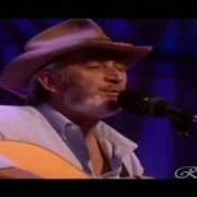 The lyrics WALKIN' A BROKEN HEART of DON WILLIAMS is also present in the album Cafe carolina (1984)