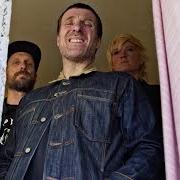 The lyrics TOP ROOM of SLEAFORD MODS is also present in the album Spare ribs (2021)