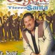 The lyrics EL CARA BONITA of EL COYOTE Y SU BANDA TIERRA SANTA is also present in the album Te soñé (2000)